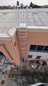 GABBIA ladder with safety cage