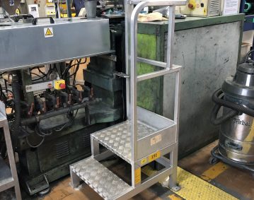 Sgabello speciale su misura con protezione lato dx e frontale