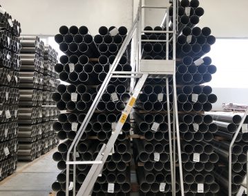 Scala a palchetto con sistema di movimentazione a leva