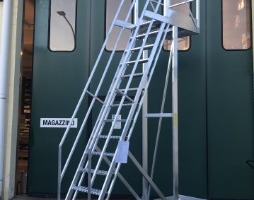 Scala speciale con piano a sbalzo, stabilizzatori e ruote - Platform Ladders